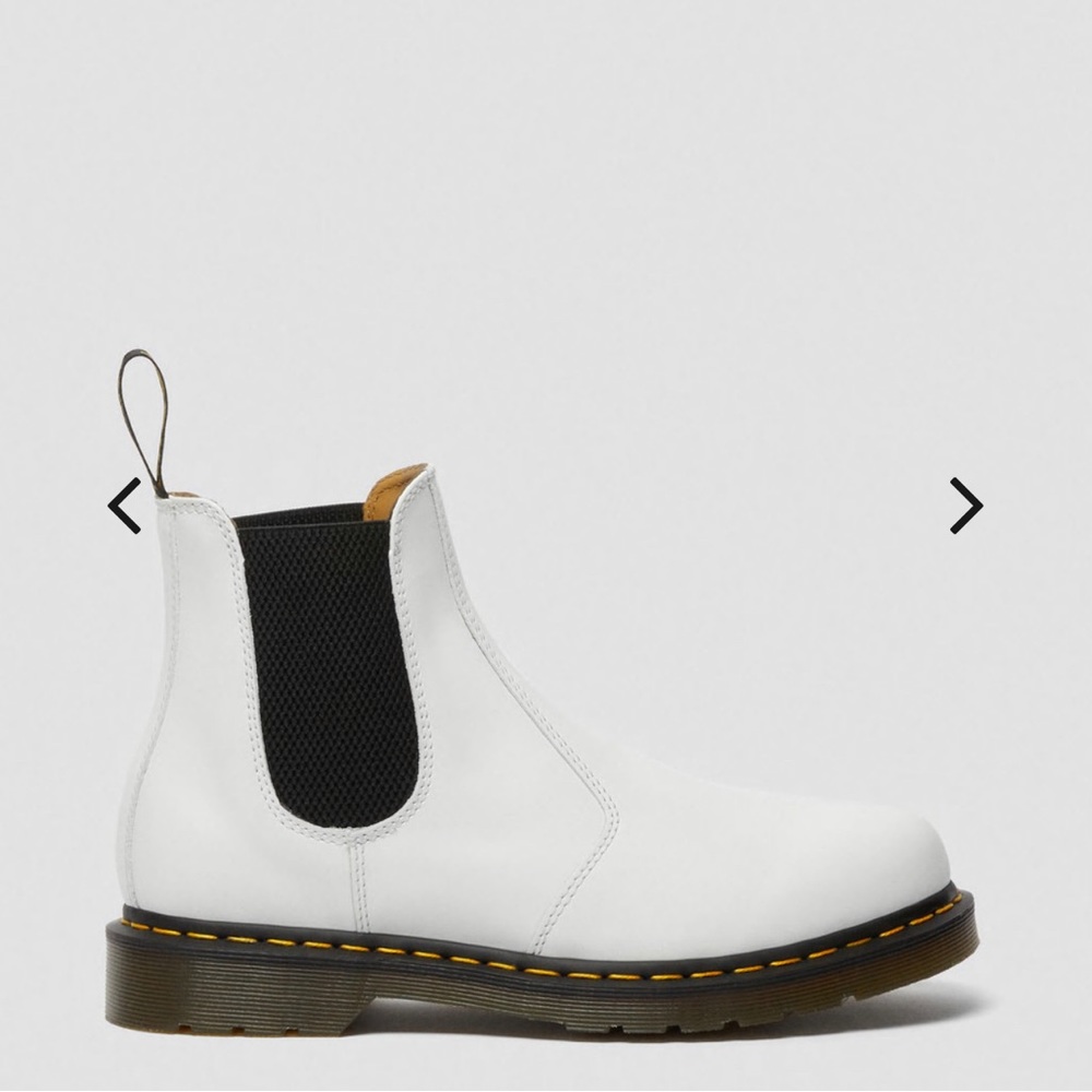 60.Dr. Martens 2976 YELLOW STITCH SMOOTH LEATHER CHELSEA BOOTS - Picture 3 of 10